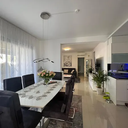 Lena Apartament *