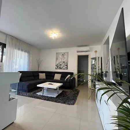 Apartament Lena