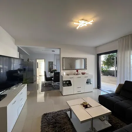 Lena Apartament