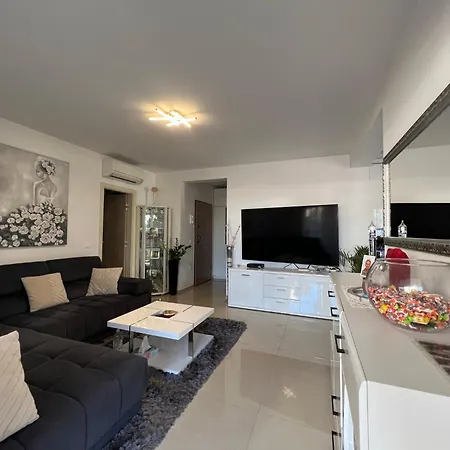 Lena Apartament *